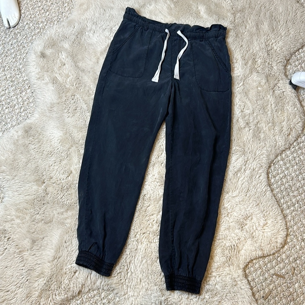 Comfy sweat pants size Large no material tags or size tags navy blue